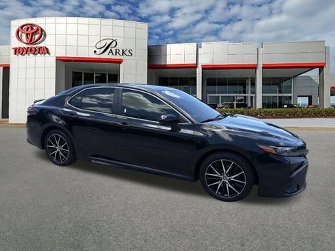 Used 2021 Toyota Camry SE FWD image 1