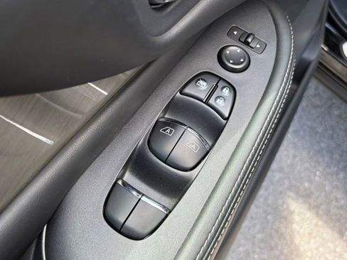 Used 2018 Nissan Murano SL w/ Moonroof Package AWD/4WD image 12