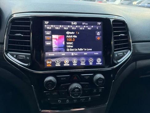 Used 2019 Jeep Grand Cherokee Laredo w/ 18" Wheel & 8.4" Radio Group image 21