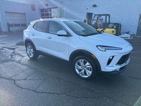 Used 2025 Buick Encore GX Preferred w/ Comfort Package image 8