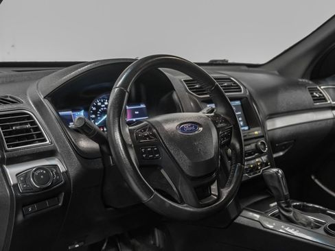 Used 2016 Ford Explorer XLT w/ Equipment Group 202A FWD image 14