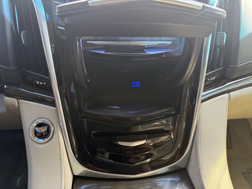 Used 2018 Cadillac Escalade ESV Premium Luxury w/ LPO, Radiant Package AWD/4WD image 17