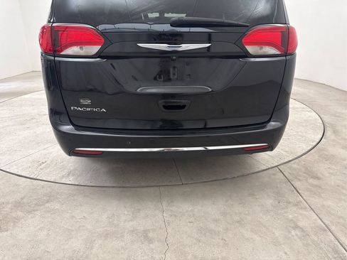 Used 2017 Chrysler Pacifica Touring-L Plus FWD image 25
