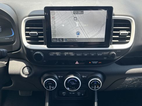 New 2025 Hyundai Venue Limited image 20
