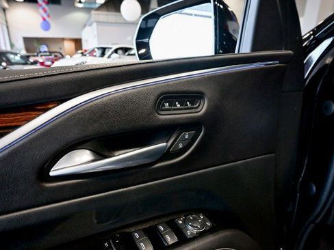 Used 2023 Cadillac Escalade ESV Premium Luxury image 46