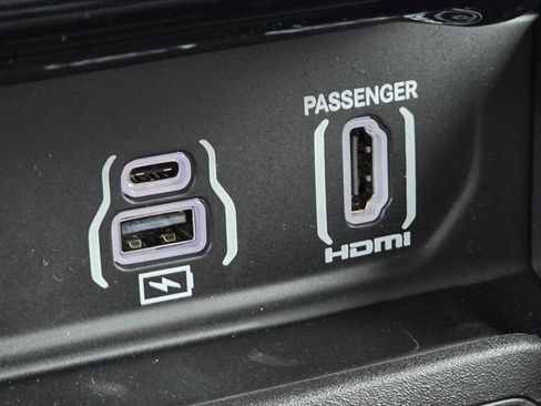Used 2025 RAM 1500 Limited AWD/4WD image 13