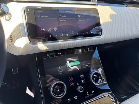 Used 2020 Land Rover Range Rover Velar R-Dynamic S image 12