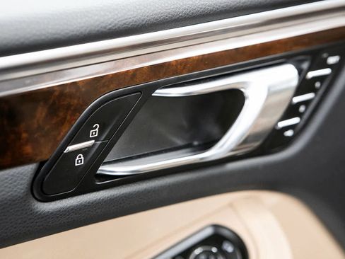 Certified 2024 Porsche Macan AWD/4WD image 25