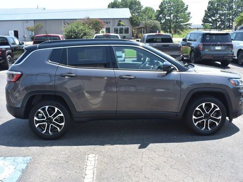 Used 2023 Jeep Compass Limited AWD/4WD image 4