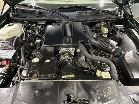 Used 2003 Lincoln Town Car Signature RWD image 23
