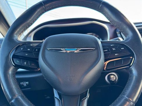 Used 2020 Chrysler Pacifica Touring-L image 16