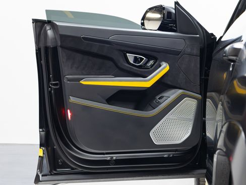 Used 2022 Lamborghini Urus image 61