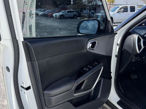 Used 2022 Kia Soul LX w/ Technology Package FWD image 16