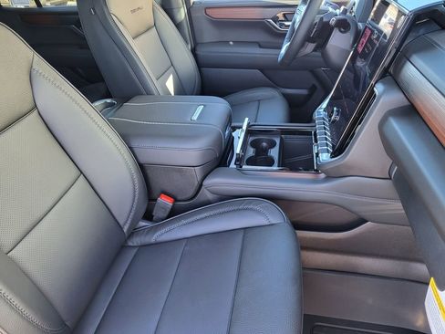 New 2026 GMC Yukon Denali image 9