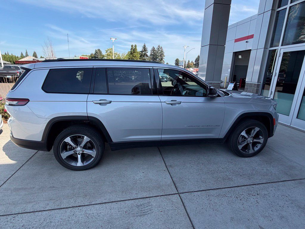 Used 2024 Jeep Grand Cherokee L Limited AWD/4WD image 7