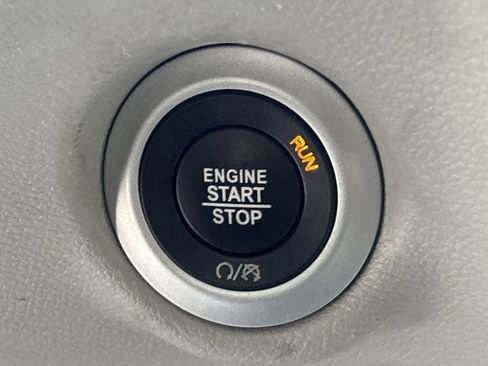 Used 2021 Chrysler Voyager LX image 28