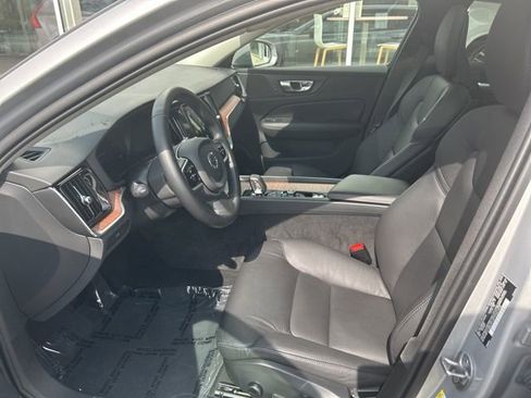 Used 2025 Volvo V60 B5 Cross Country Plus AWD/4WD image 17