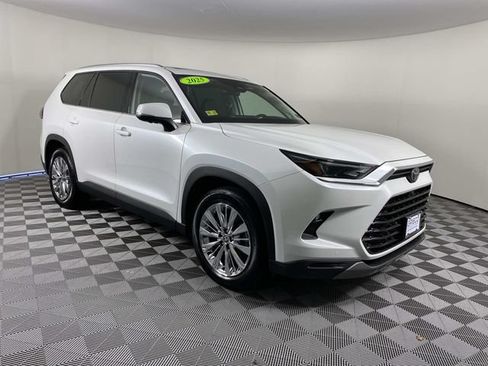 Used 2025 Toyota Grand Highlander AWD image 1