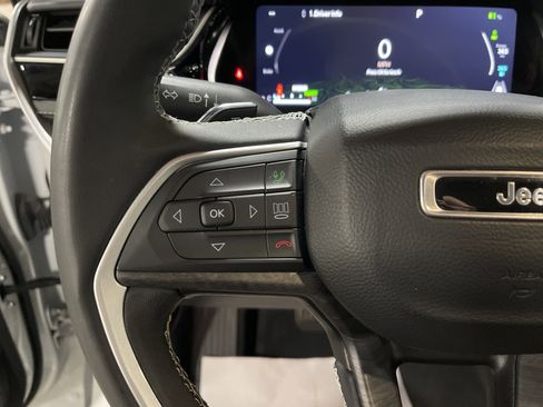 Used 2022 Jeep Grand Cherokee Limited 4xe image 19