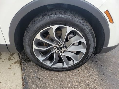 Certified 2023 Lincoln Nautilus Reserve image 10