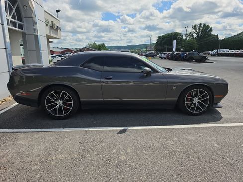Used 2018 Dodge Challenger R/T Scat Pack RWD image 2