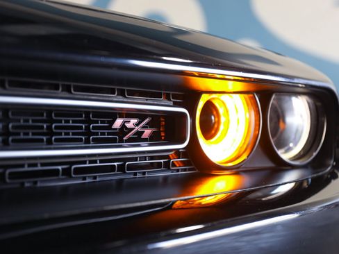 Used 2018 Dodge Challenger R/T Plus image 3