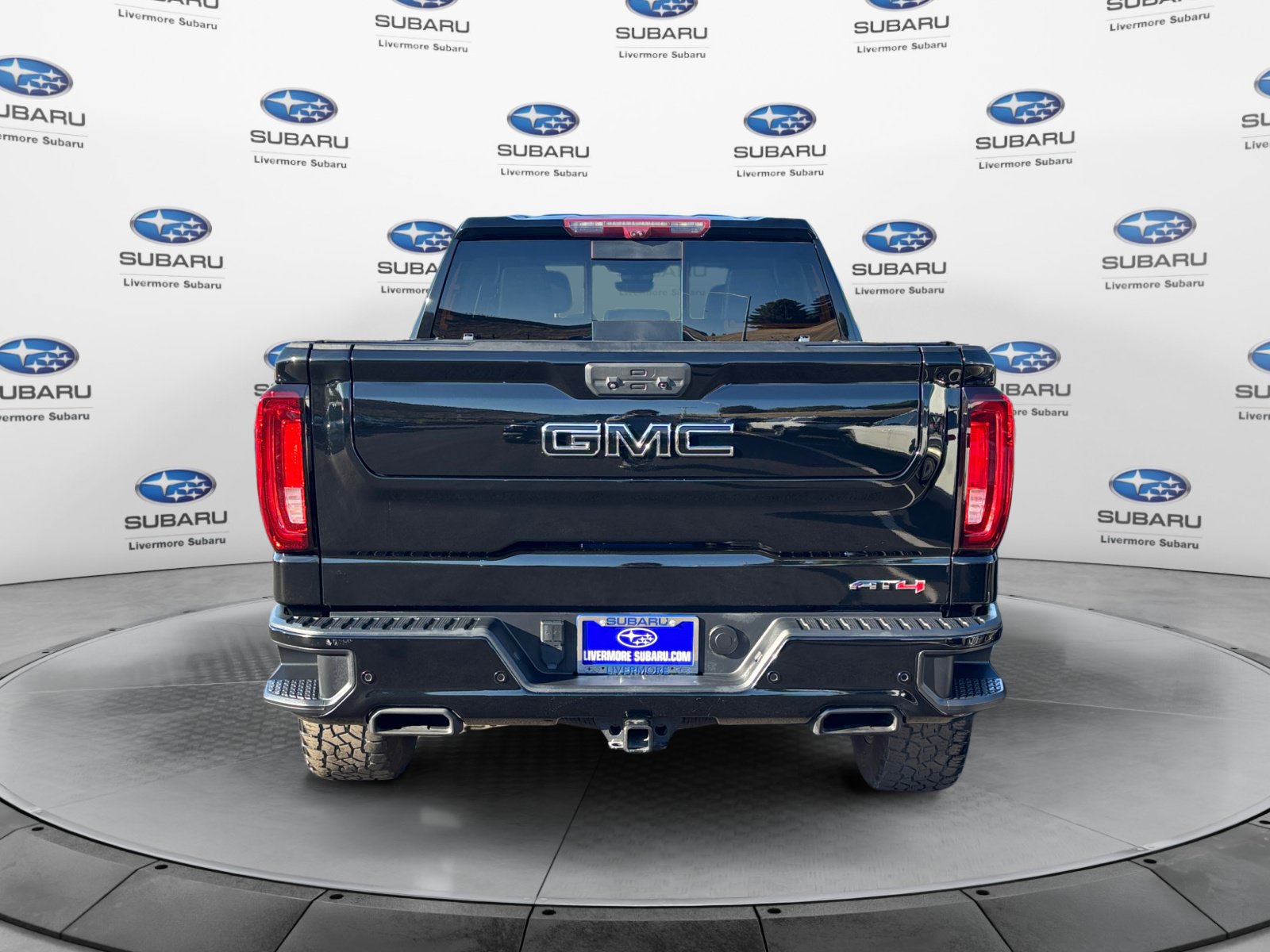 Used 2023 GMC Sierra 1500 AT4 w/ Technology Package AWD/4WD image 5