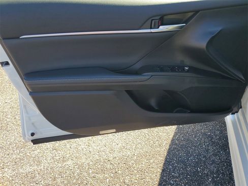 Used 2022 Toyota Camry XSE image 8