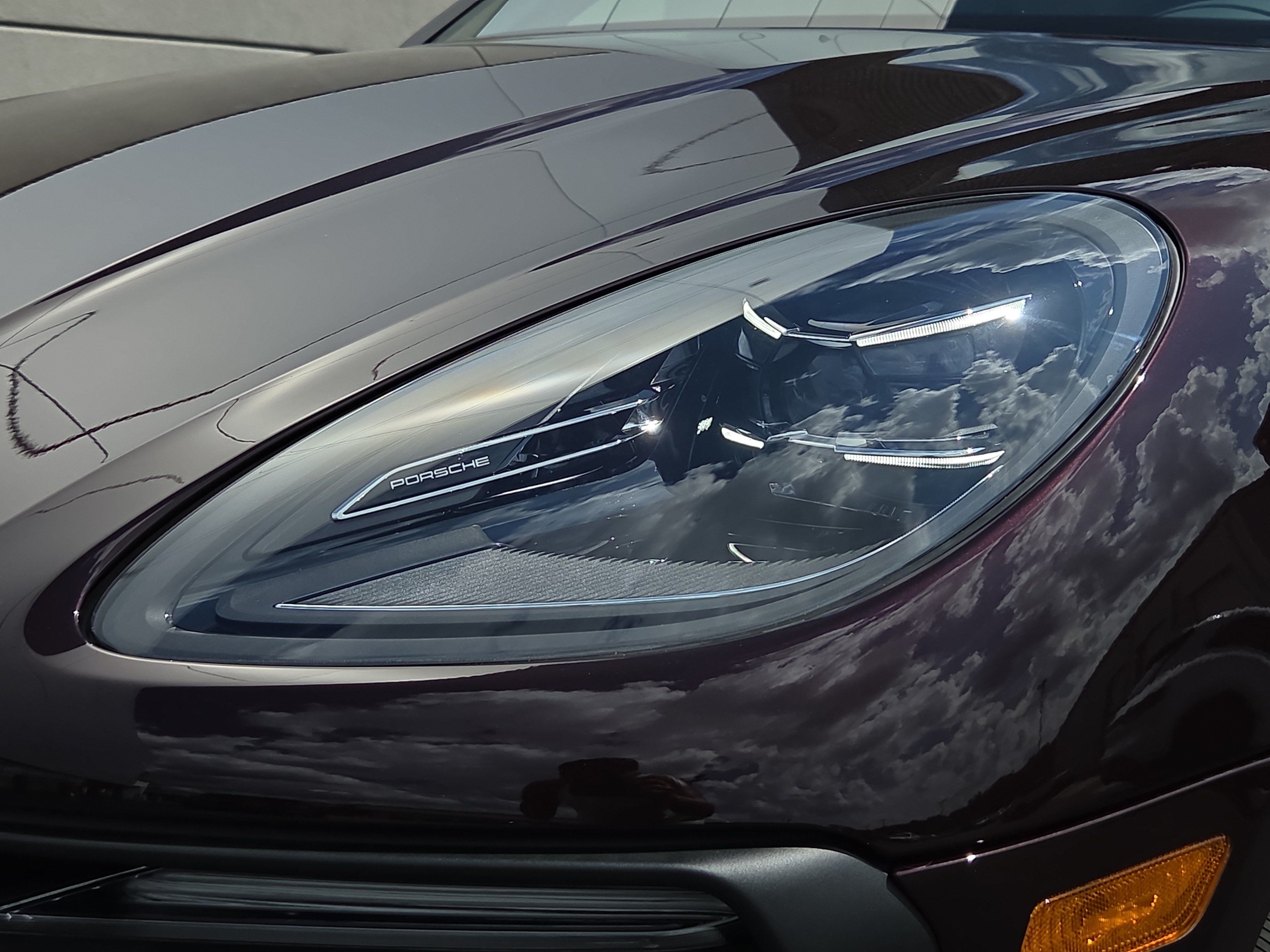 Certified 2025 Porsche Macan AWD/4WD image 12