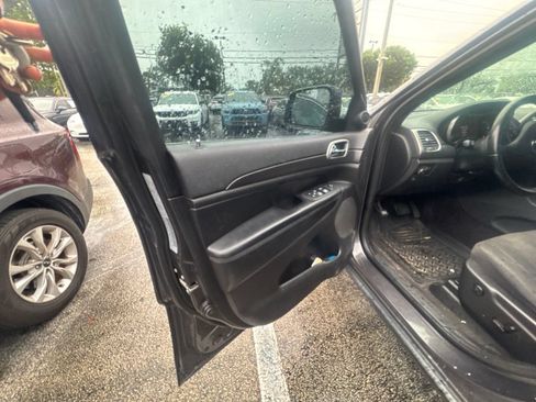 Used 2018 Jeep Grand Cherokee Laredo RWD image 20