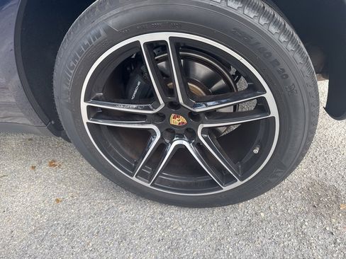 Used 2021 Porsche Macan Base image 9