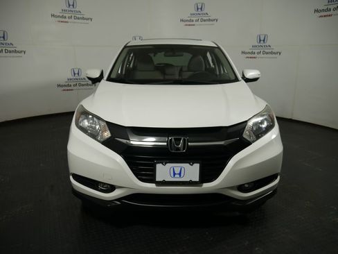 Used 2017 Honda HR-V EX image 2
