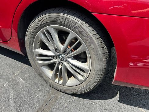 Used 2015 Toyota Camry SE w/ Moonroof Package FWD image 21