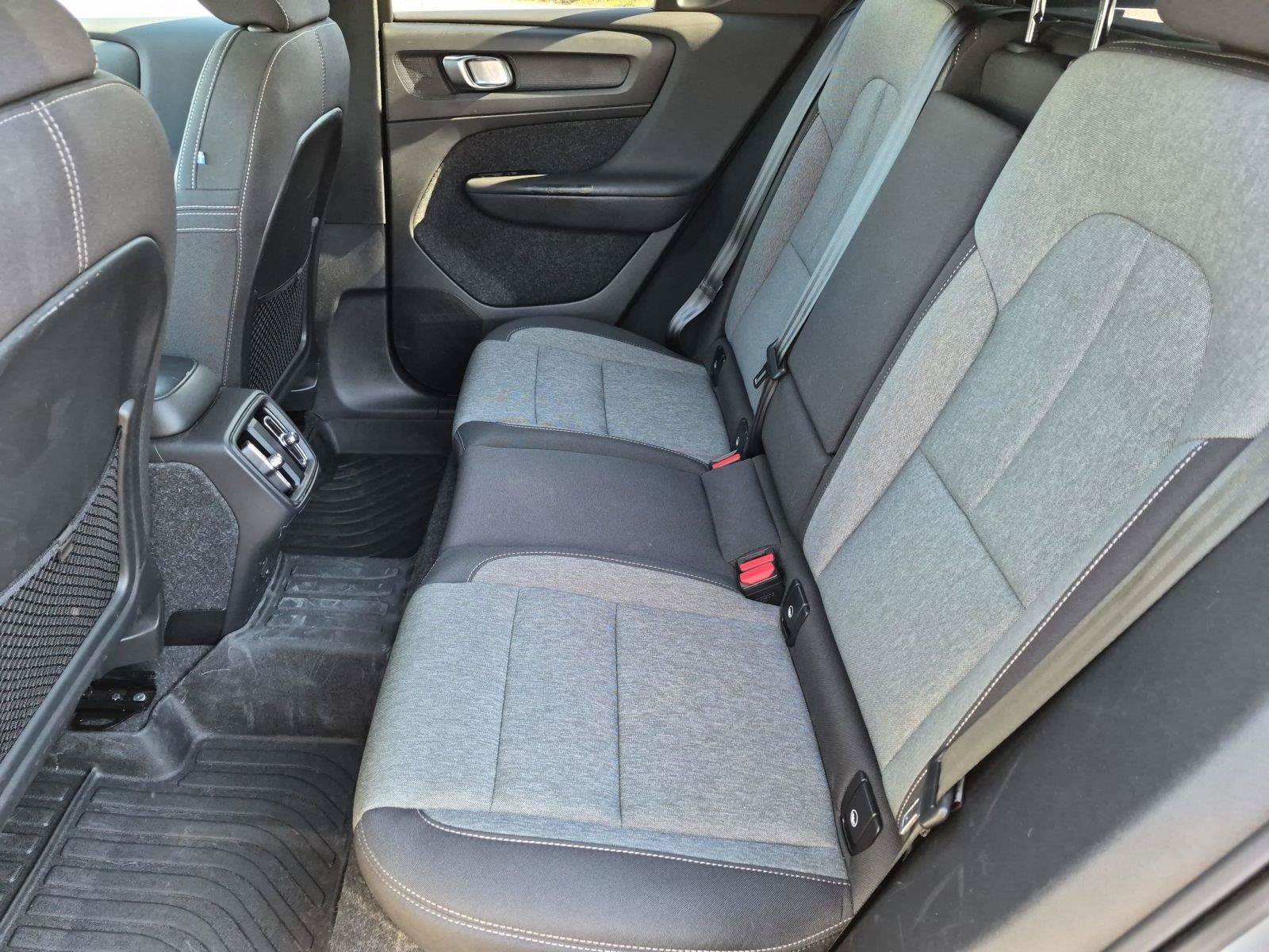 Used 2024 Volvo XC40 B5 Core AWD/4WD image 25