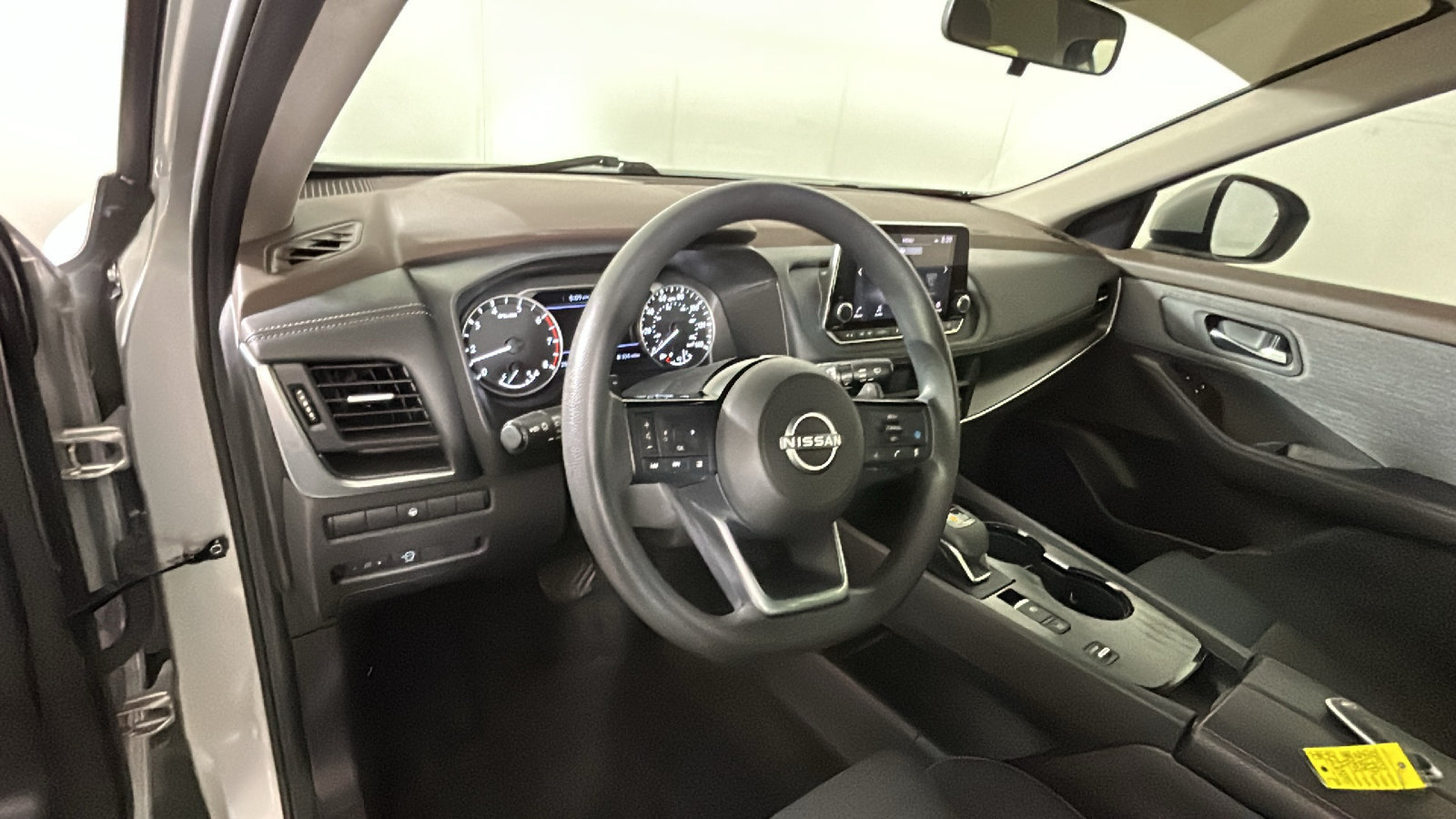 Used 2023 Nissan Rogue SV FWD image 17