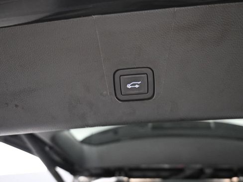 Used 2023 Chevrolet Traverse LT w/ LT Premium Package AWD/4WD image 14