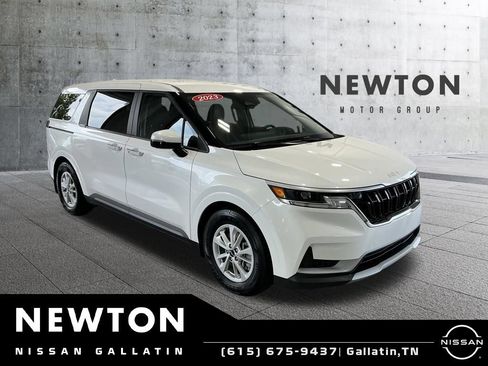 Used 2023 Kia Carnival LX FWD image 1