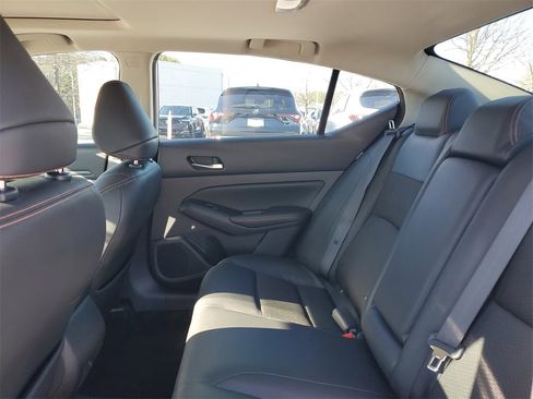 Used 2020 Nissan Altima 2.5 SR w/ Premium Package image 12