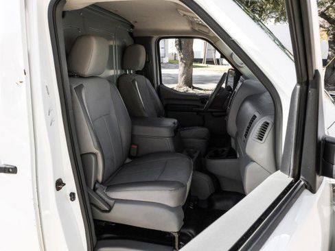 Used 2018 Nissan NV 2500 SV w/ Navigation Package image 32