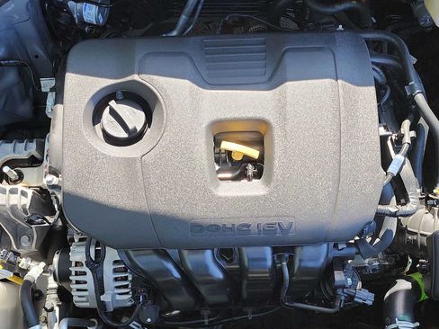 Used 2025 Kia Soul LX w/ LX Technology Package FWD image 13
