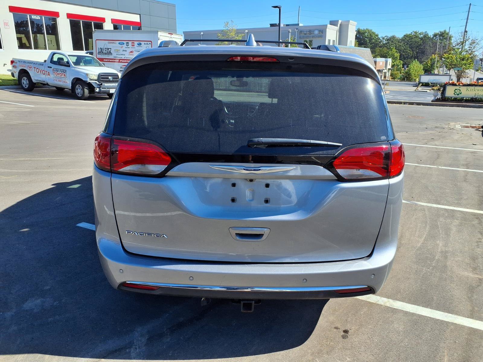 Used 2020 Chrysler Pacifica Touring-L Plus w/ Tire & Wheel Group FWD image 31