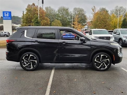 Used 2024 Mitsubishi Outlander SE image 2