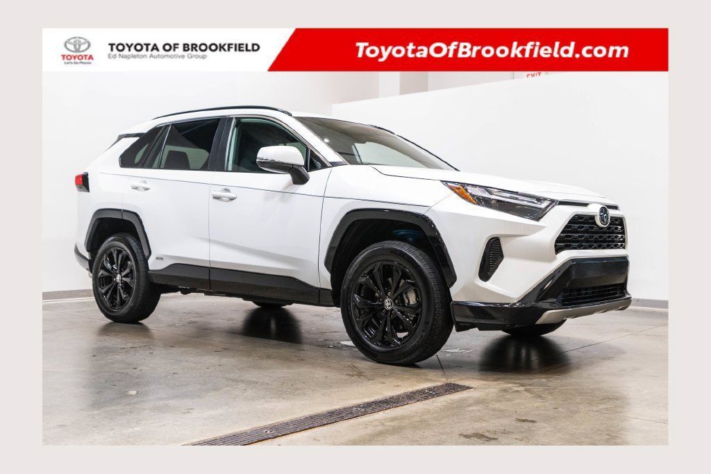 Certified 2025 Toyota RAV4 SE AWD/4WD image 1