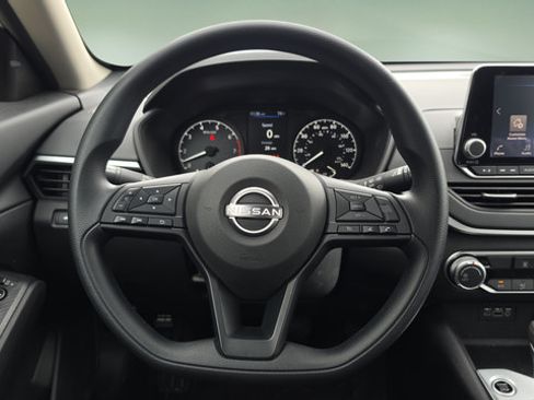 Certified 2025 Nissan Altima 2.5 S FWD image 9