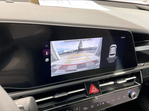 Used 2023 Kia Niro EX image 23