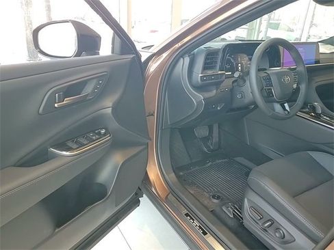 New 2026 Toyota Crown Platinum image 7