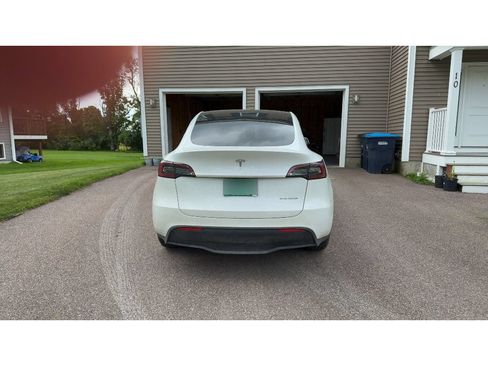 Used 2023 Tesla Model Y Long Range AWD/4WD image 5
