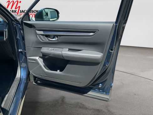 Used 2025 Honda CR-V LX image 30