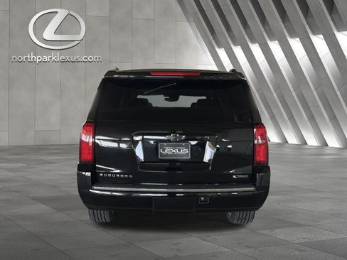 Used 2018 Chevrolet Suburban Premier AWD/4WD image 28