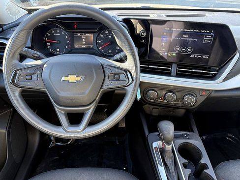 Certified 2025 Chevrolet Trax LS w/ LS Convenience Package image 15